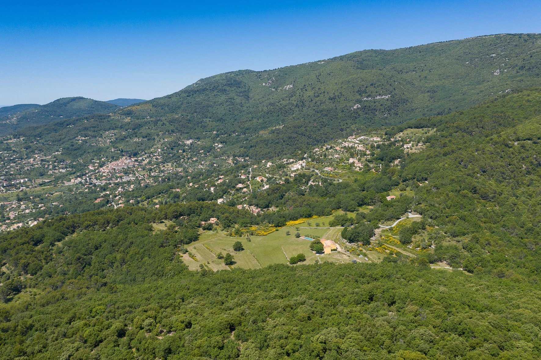 Hus i Seillans, Provence-Alpes-Cote d'Azur 12187002