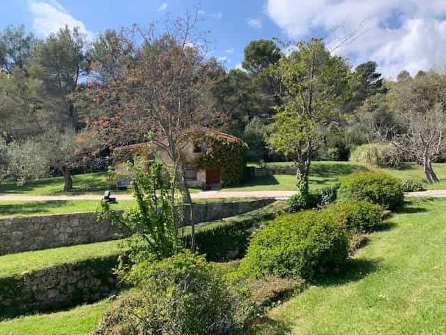 Dom w Seillans, Provence-Alpes-Côte d'Azur 12187020