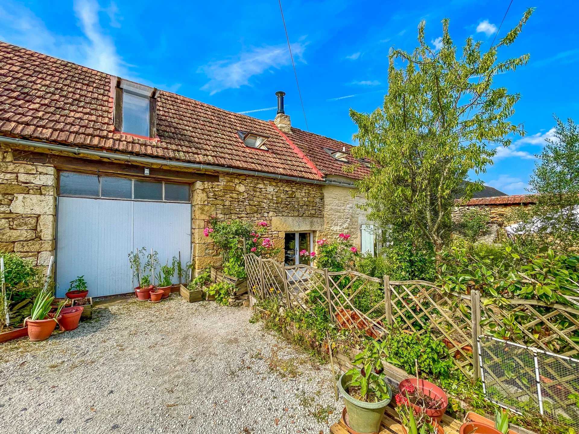 House in Salignac-Eyvigues, Nouvelle-Aquitaine 12187116