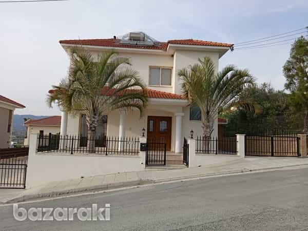 Haus im Parekklisia, Larnaka 12187431