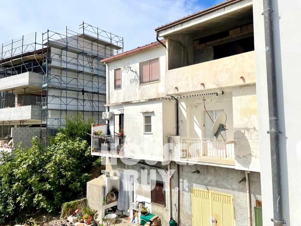 Meerdere huizen in Carfizzi, Crotone 12188404