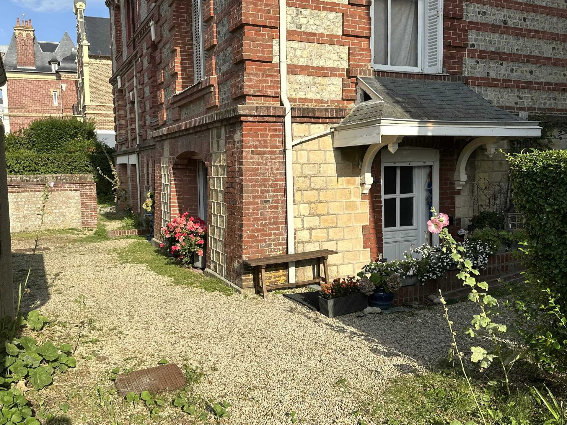 Condominium in Houlgate, Normandie 12188409