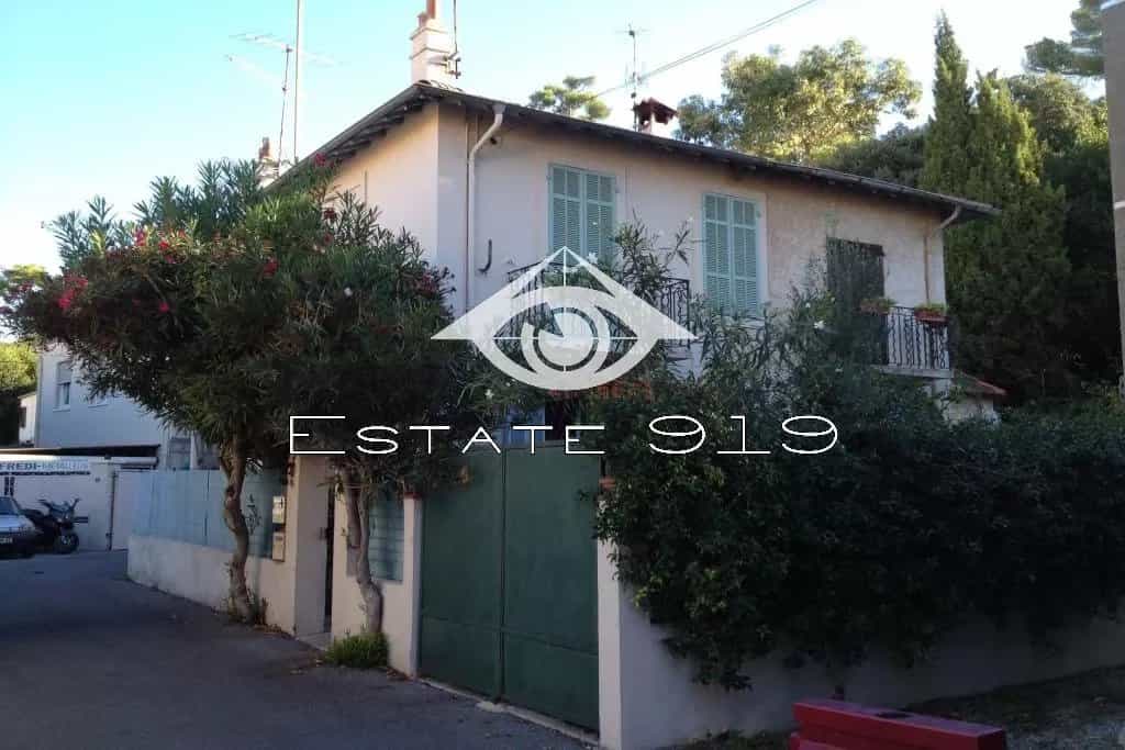 Condominium in Le Cannet, Provence-Alpes-Côte d'Azur 12188444