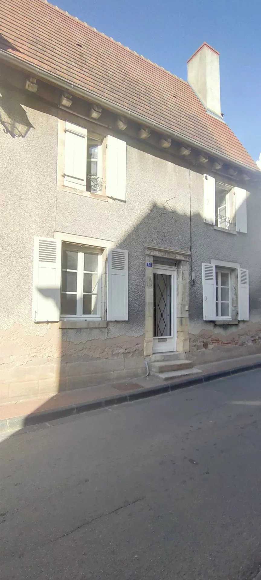 房子 在 Ainay-le-Chateau, 奧弗涅-羅納-阿爾卑斯大區 12188454