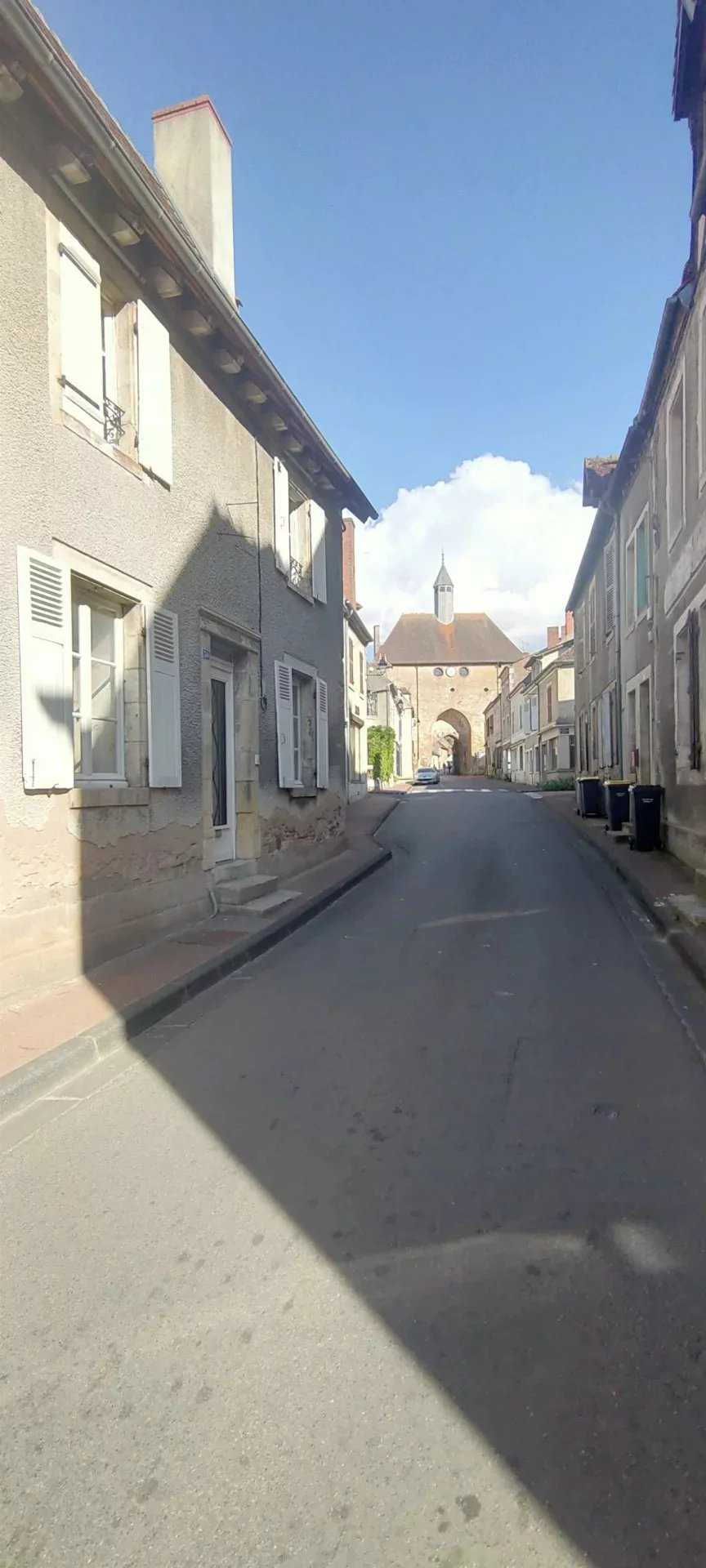 Huis in Ainay-le-Chateau, Auvergne-Rhône-Alpes 12188454