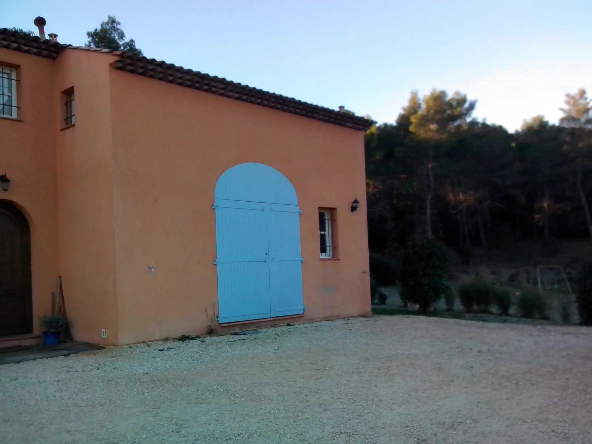 Hus i Venelles, Provence-Alpes-Cote d'Azur 12188507