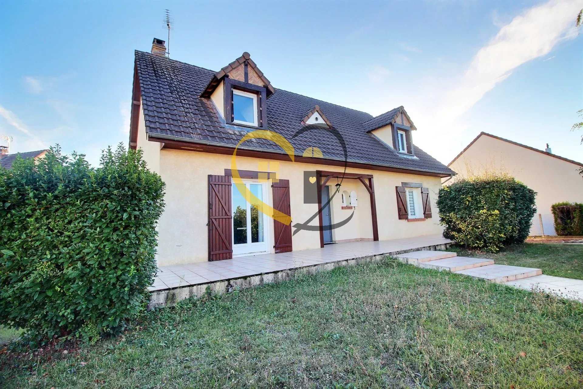 House in Mazieres, Centre-Val de Loire 12188509