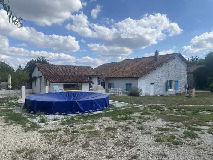 Casa nel Champagne-Mouton, Nouvelle-Aquitaine 12191270