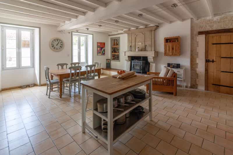 House in Matha, Nouvelle-Aquitaine 12192432