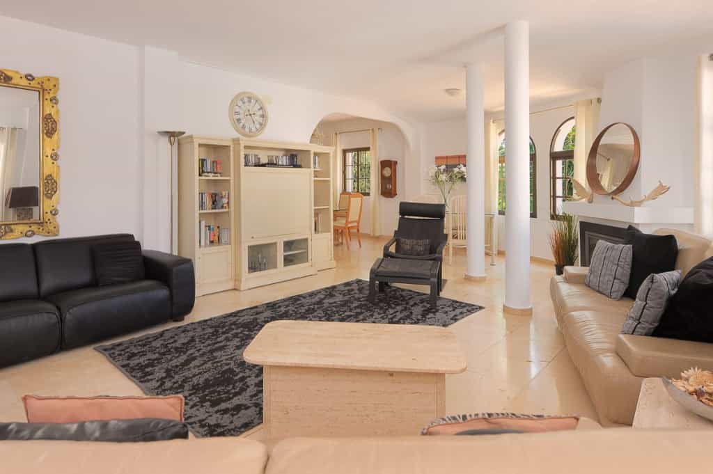 House in Fuengirola, Andalusia 12192469