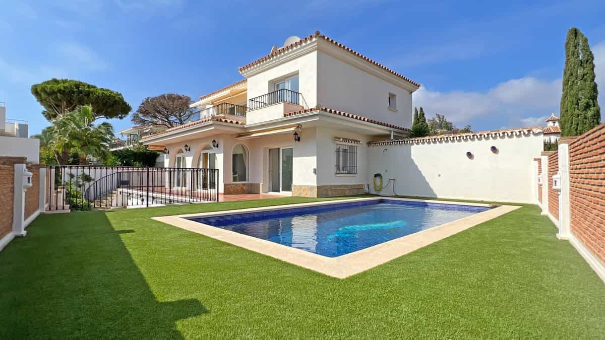 House in Fuengirola, Andalusia 12192510