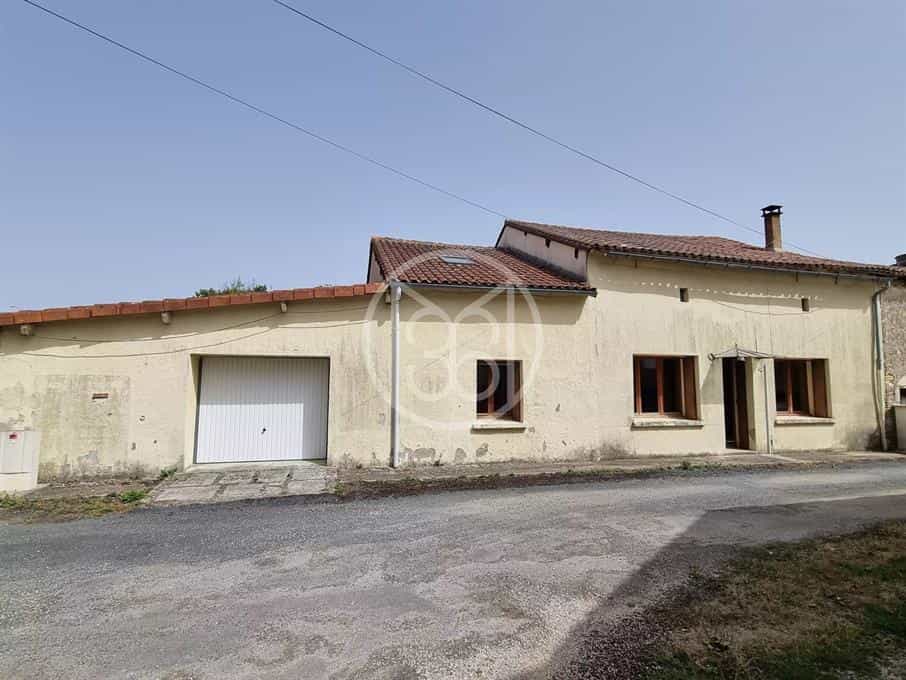 σπίτι σε Savigne, Nouvelle-Aquitaine 12193828