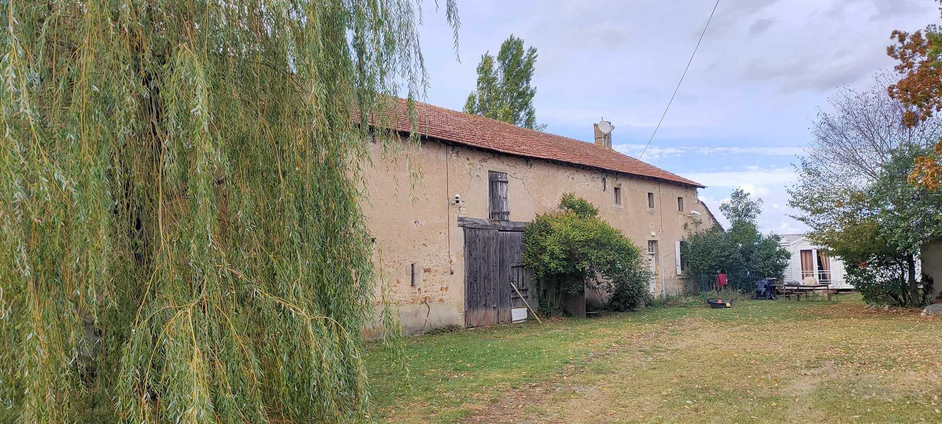 Rumah di Valigny, Auvergne-Rhone-Alpes 12193927