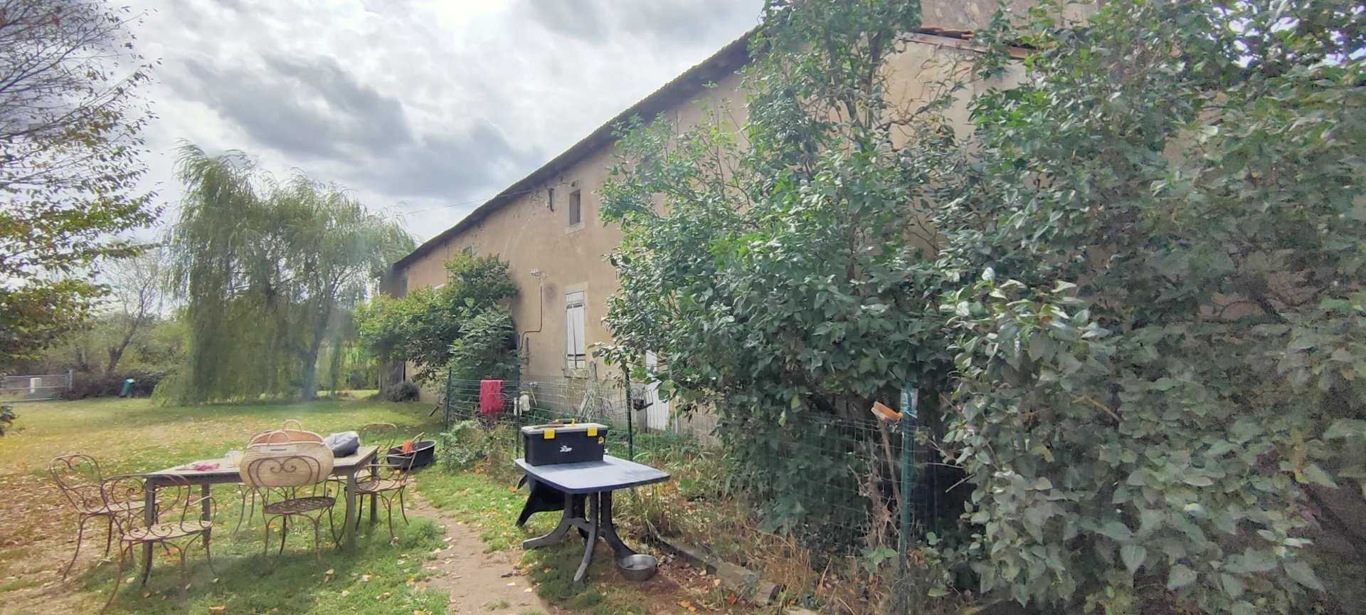 House in Valigny, Auvergne-Rhone-Alpes 12193927