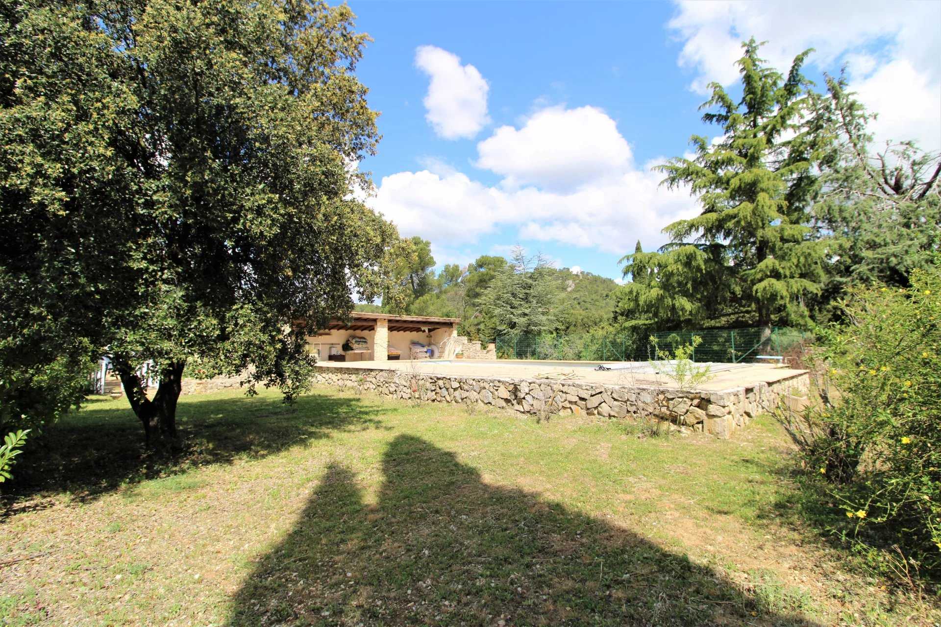 Rumah di La Roquebrussanne, Provence-Alpes-Cote d'Azur 12193939
