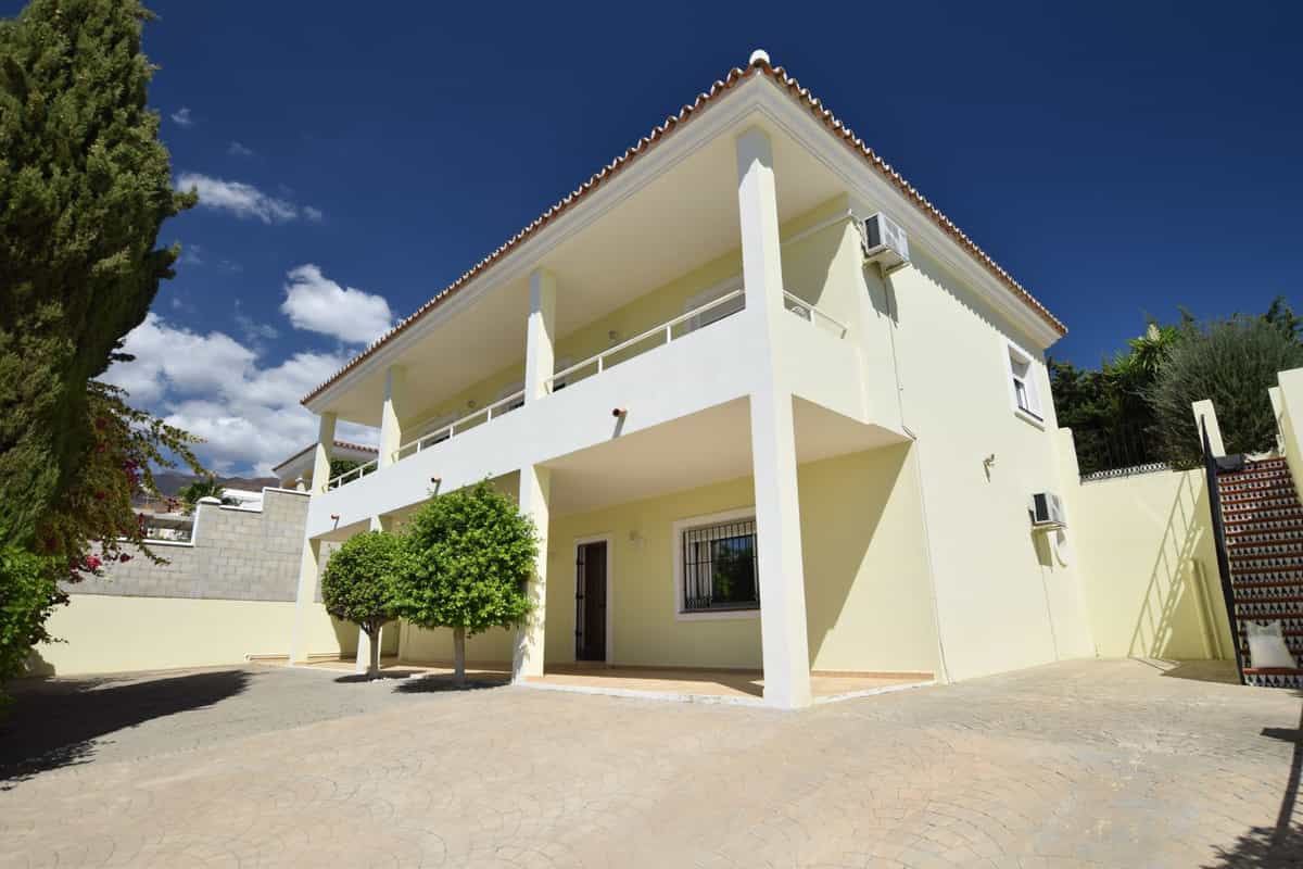 House in Estepona, Andalusia 12195330