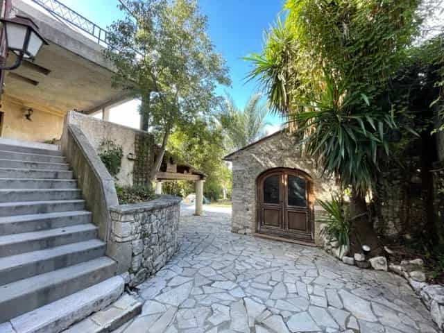 Rumah di La Colle-sur-Loup, Provence-Alpes-Cote d'Azur 12195394