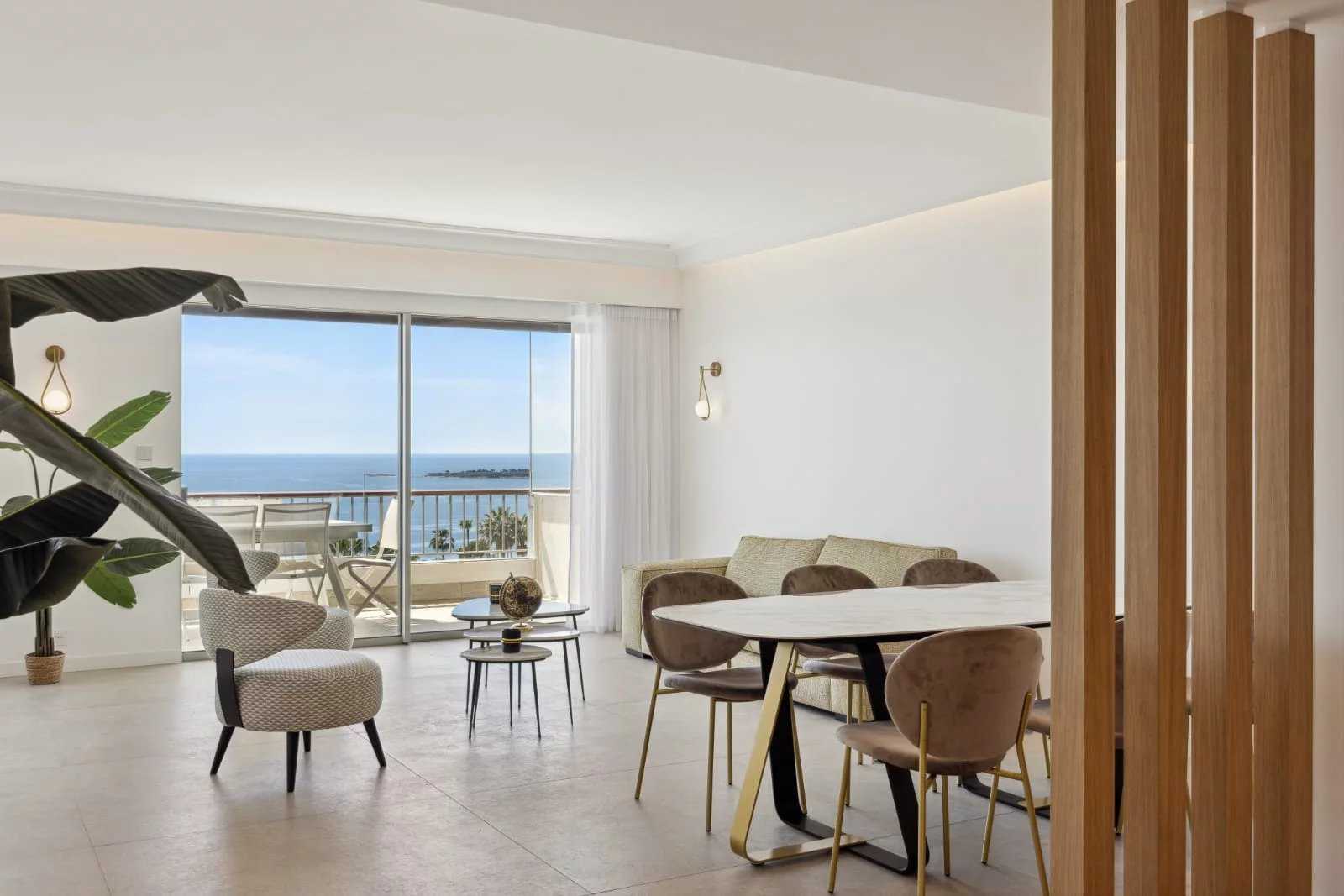 Condominium in Cannes, Provence-Alpes-Côte d'Azur 12195395