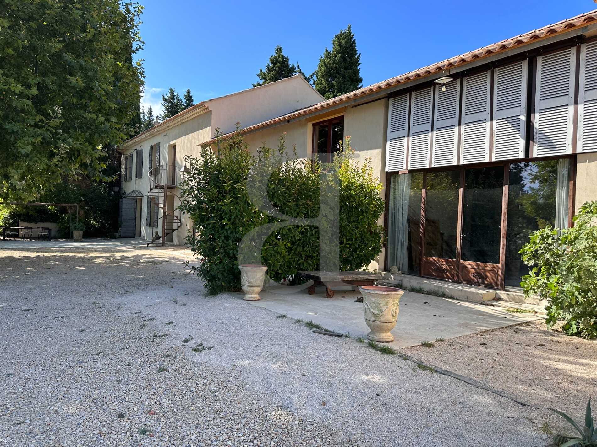 Andere in Chateauneuf-du-Pape, Provence-Alpes-Cote d'Azur 12195408