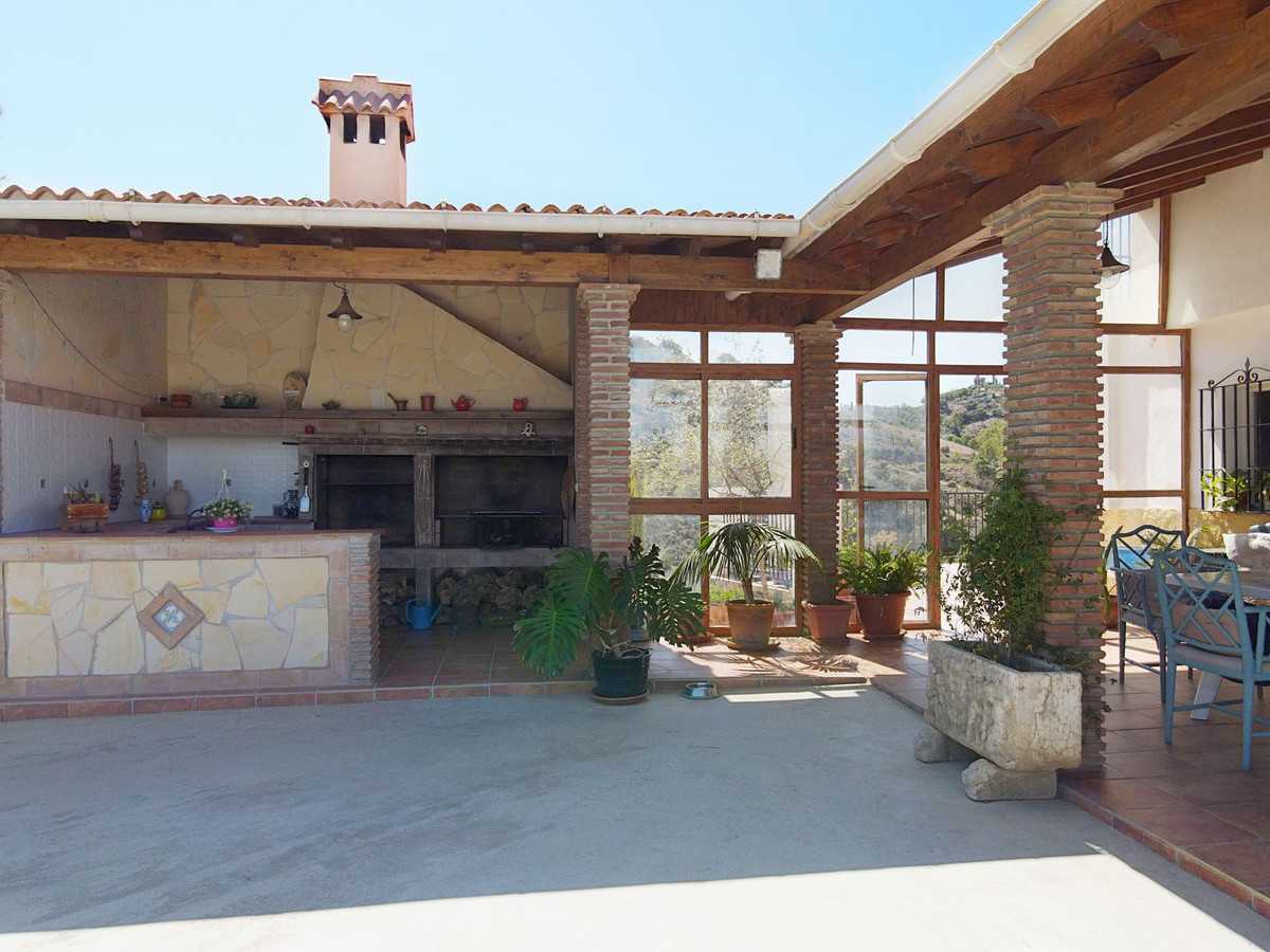 House in Alhaurín el Grande, Andalusia 12195703