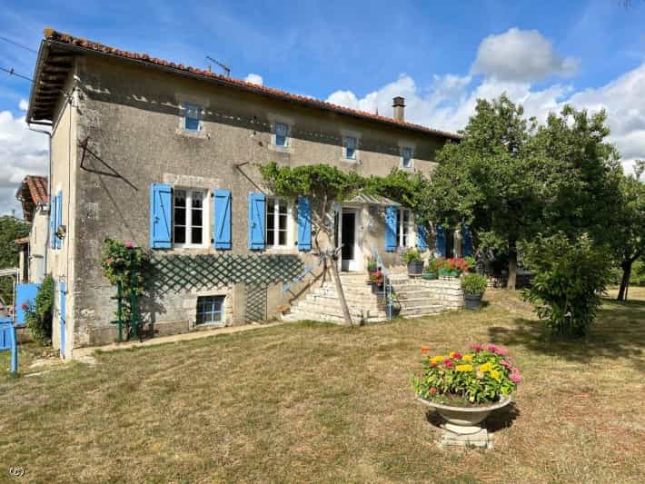 House in Champagne-Mouton, Nouvelle-Aquitaine 12195917