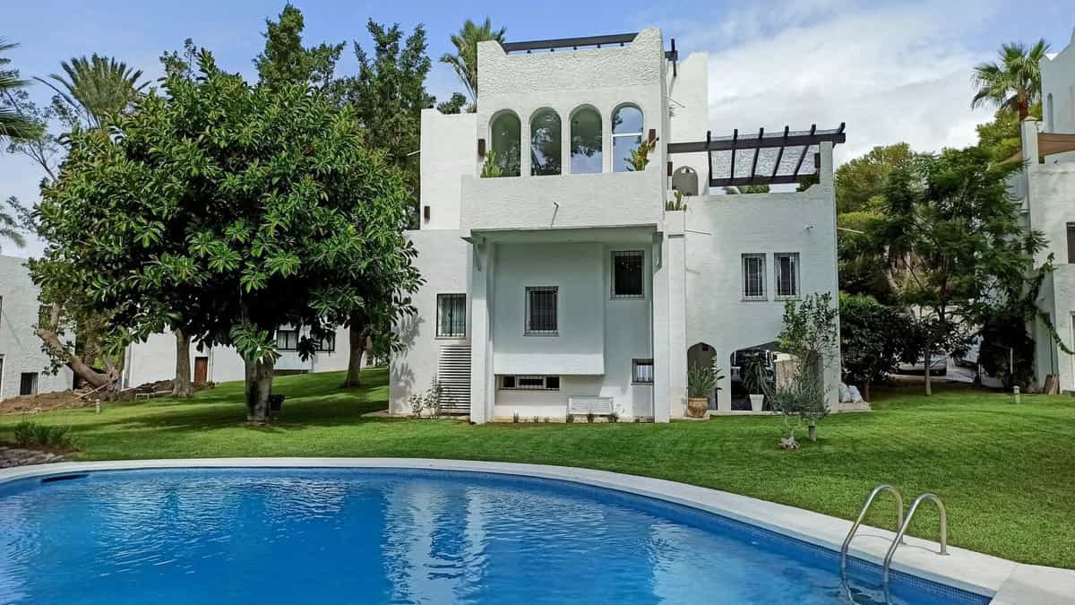 House in Marbella, Andalucía 12195978