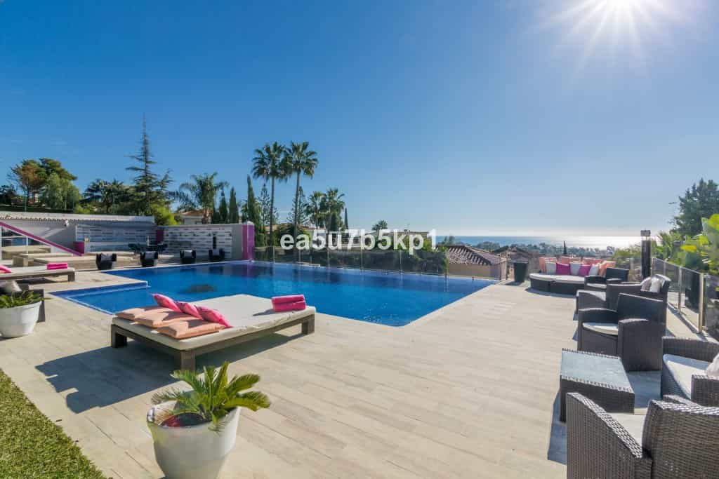House in Marbella, Andalusia 12196019
