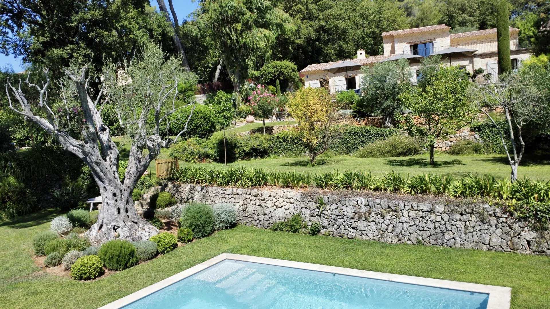 Talo sisään Saint-Paul-de-Vence, Provence-Alpes-Cote d'Azur 12196130