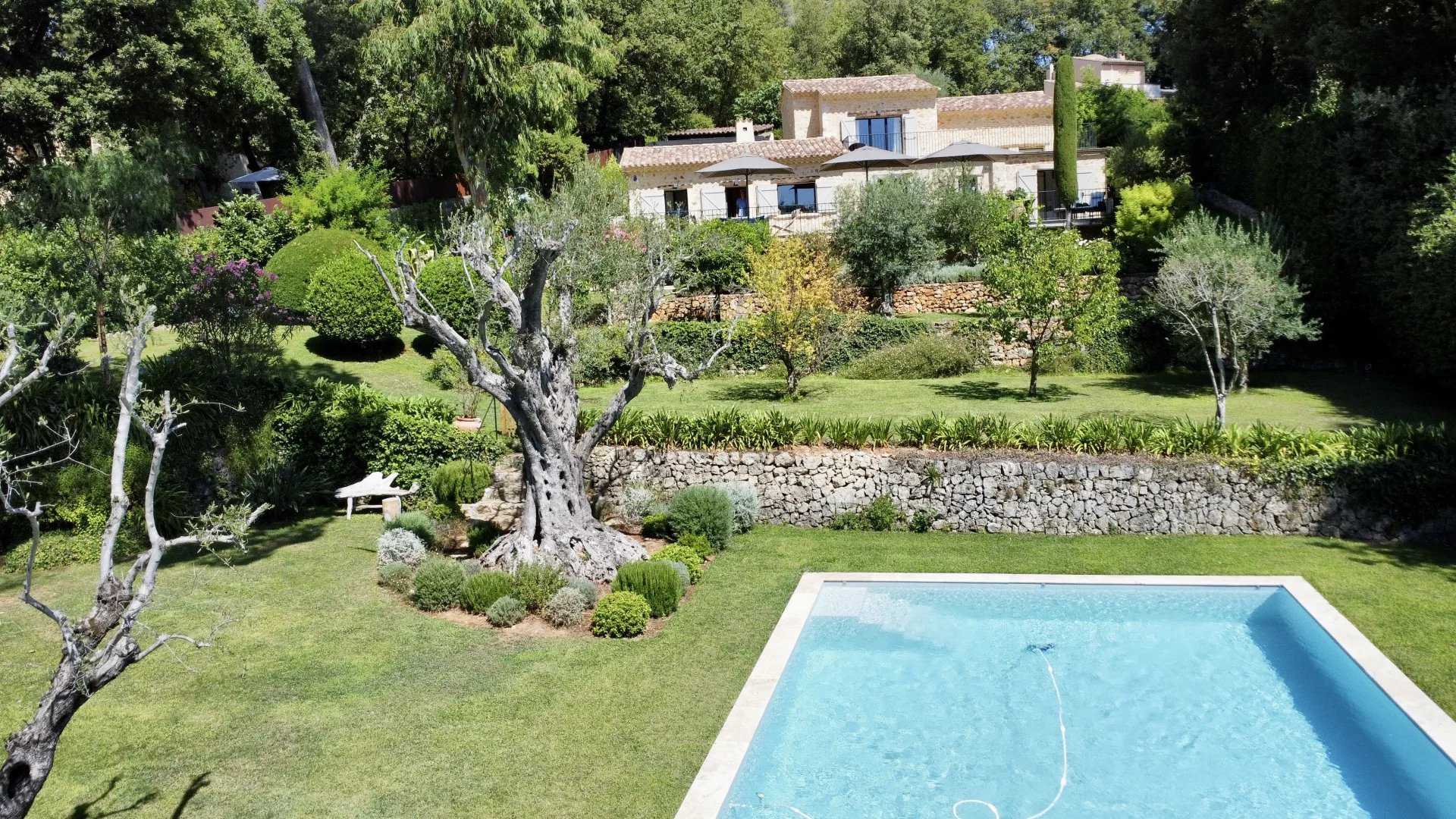 Talo sisään Saint-Paul-de-Vence, Provence-Alpes-Côte d'Azur 12196130