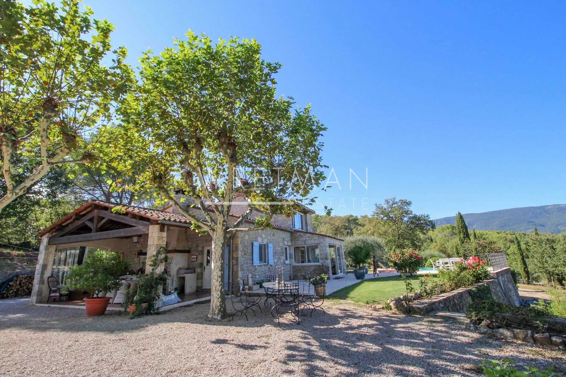 Talo sisään Fayence, Provence-Alpes-Cote d'Azur 12197157