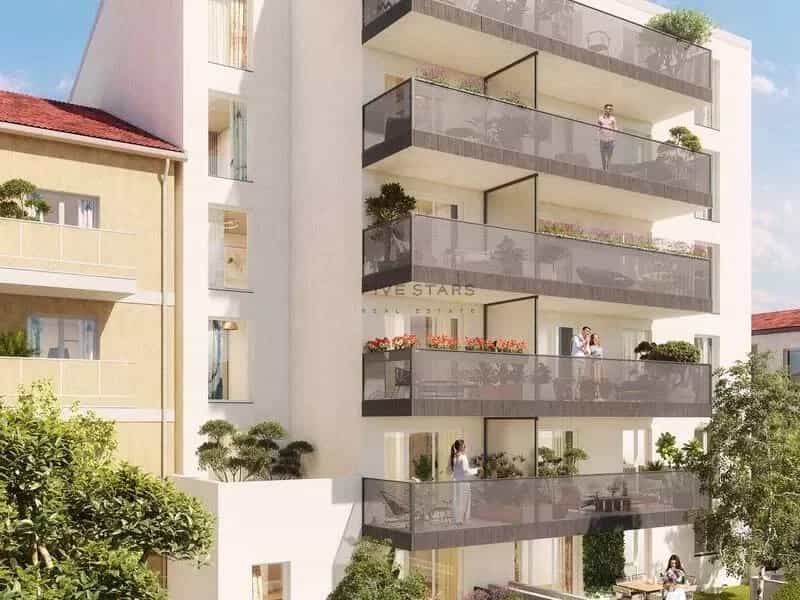 Condominium in Nice, Provence-Alpes-Cote d'Azur 12197170