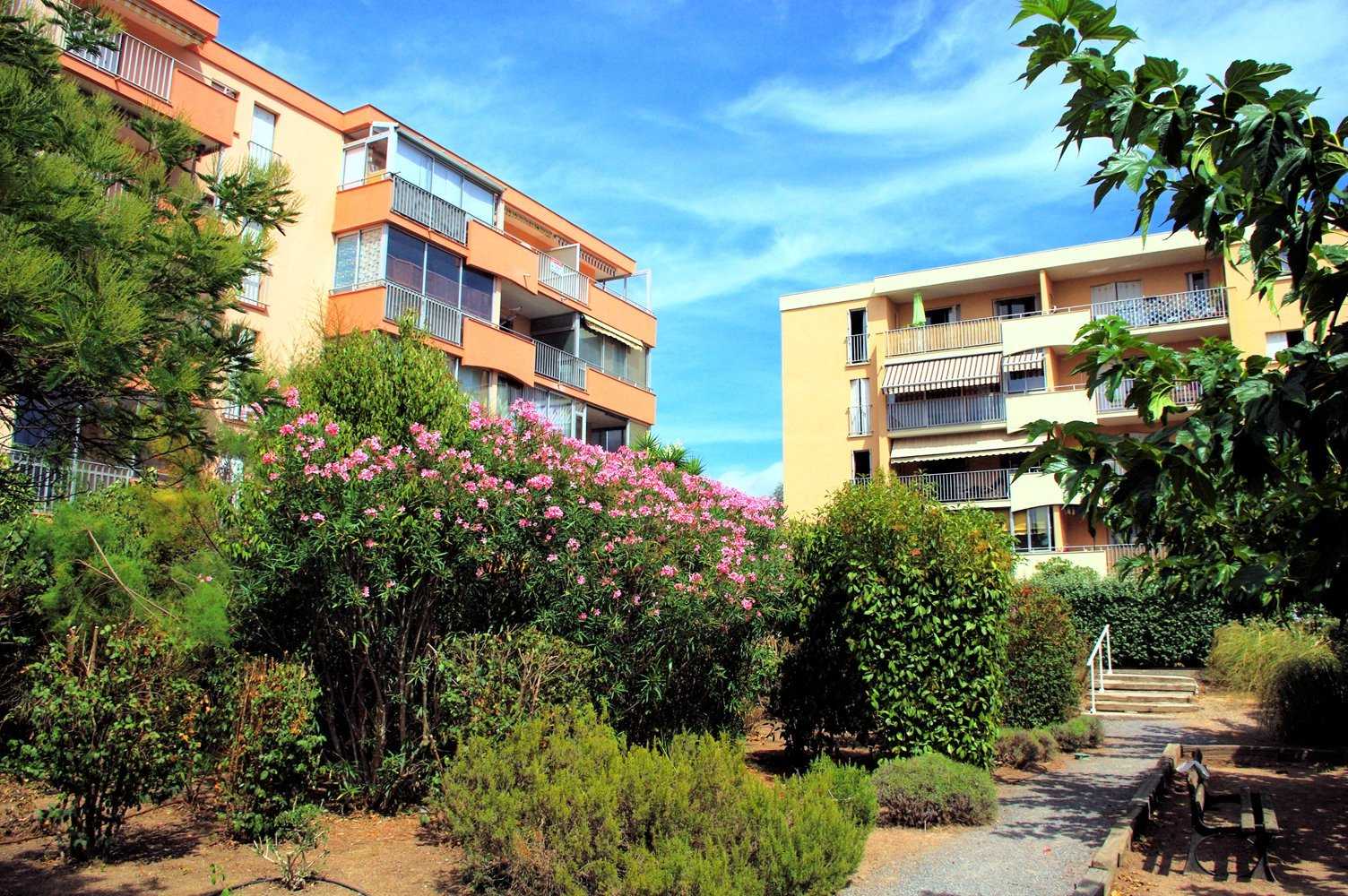 Condominium in Frejus, Provence-Alpes-Cote d'Azur 12197207