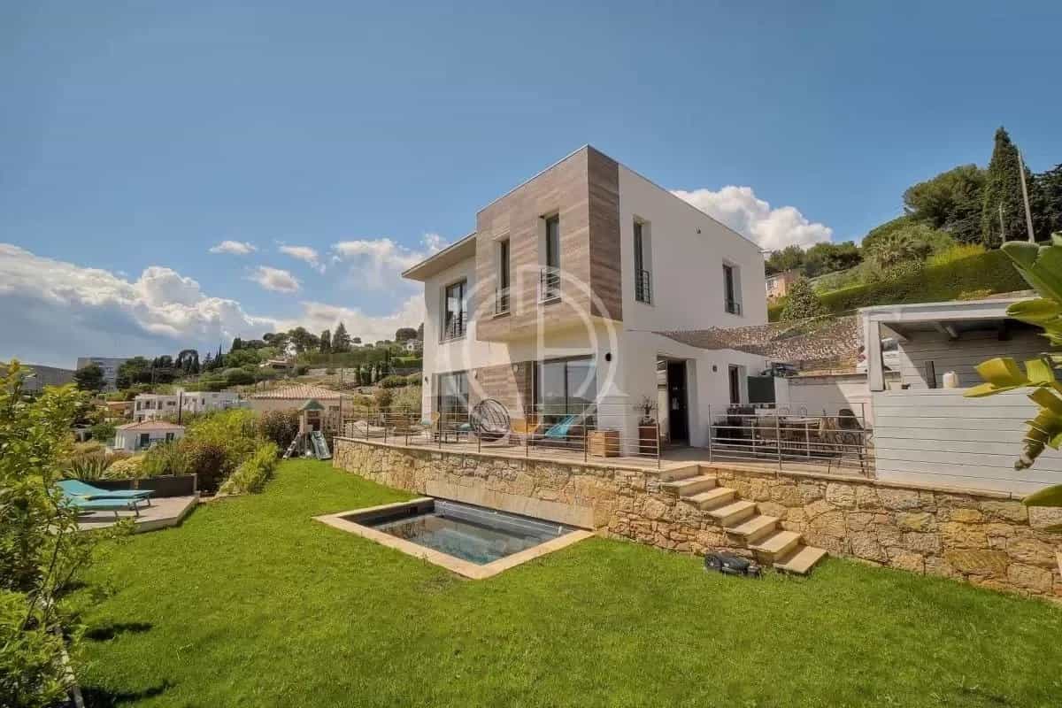 House in Vallauris, Provence-Alpes-Cote d'Azur 12197219