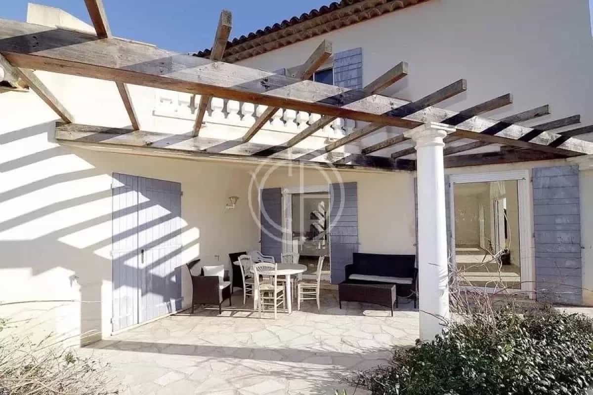 Hus i Tanneron, Provence-Alpes-Cote d'Azur 12197230