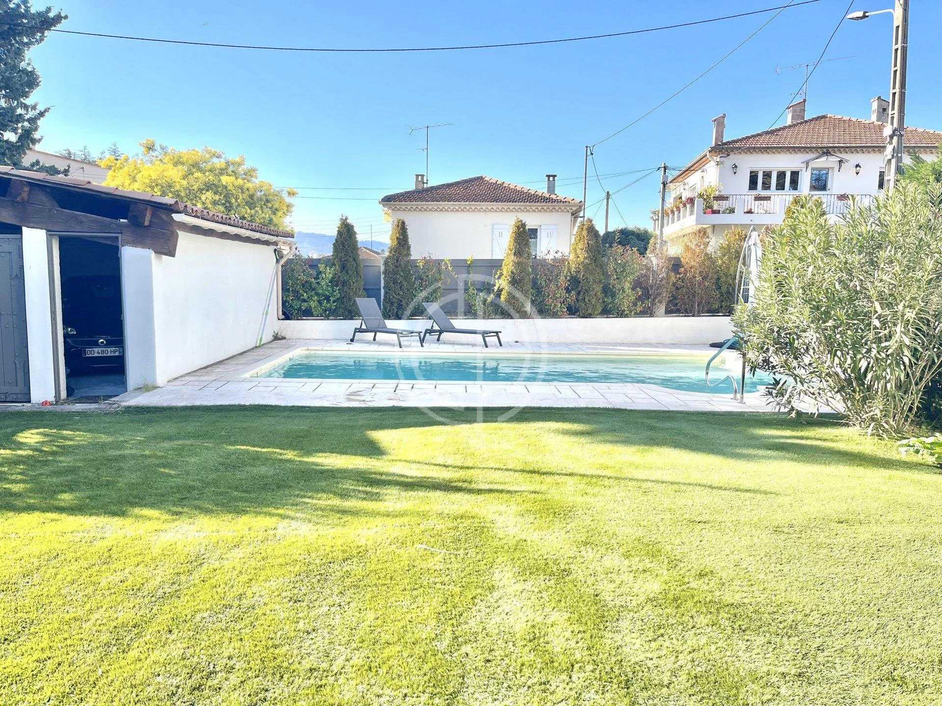House in Cannes, Provence-Alpes-Cote d'Azur 12197265