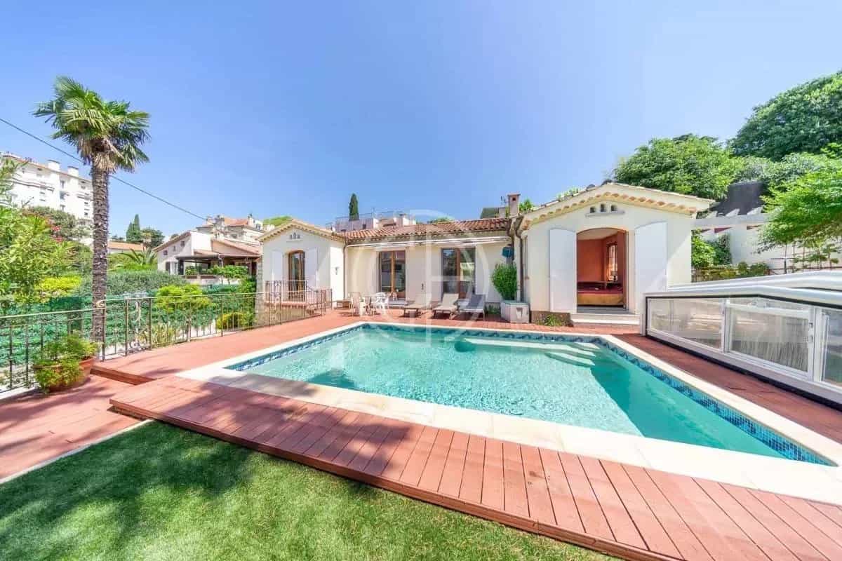 House in Cannes, Provence-Alpes-Cote d'Azur 12197268