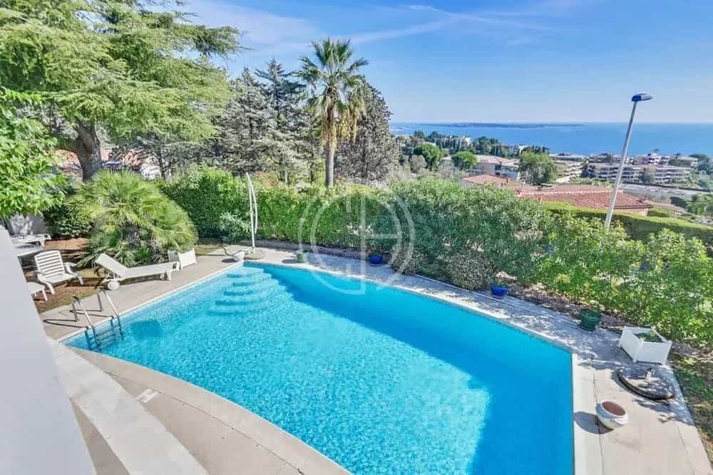 House in Cannes, Provence-Alpes-Cote d'Azur 12197279