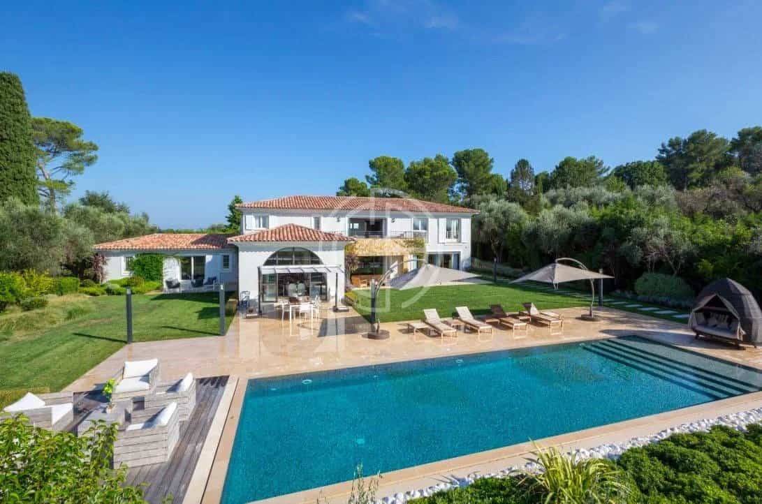 Residential in Mougins, Alpes-Maritimes 12197302