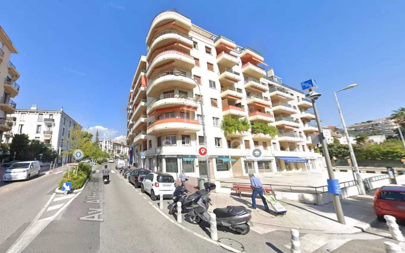 Condominium in Nice, Provence-Alpes-Cote d'Azur 12197351