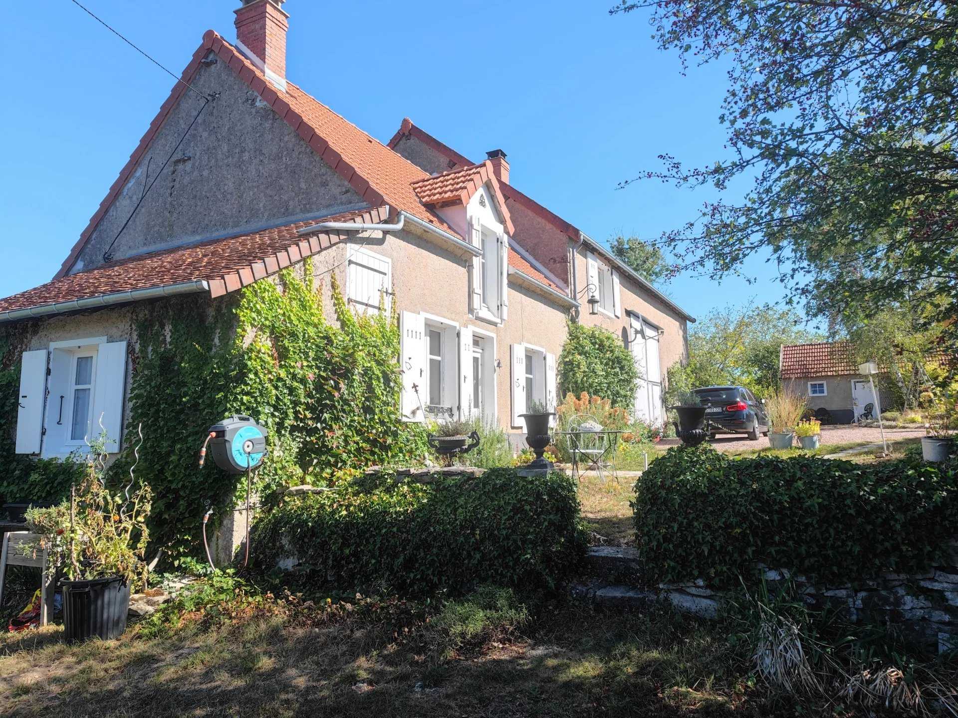 بيت في Saint-Franchy, بورغون-فرانش-كونت 12197360
