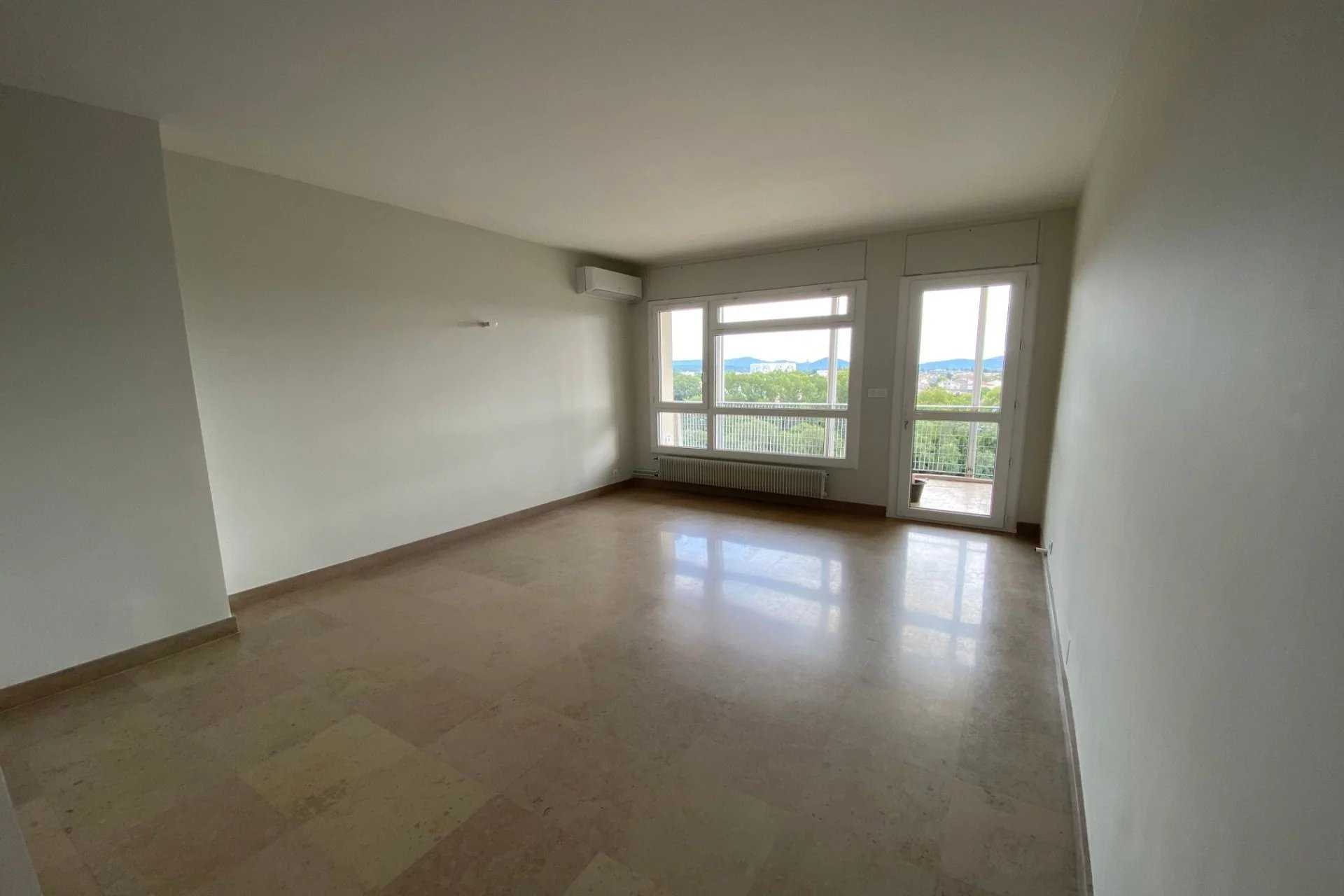 公寓 在 Montelimar, 奧弗涅-羅納-阿爾卑斯大區 12199041