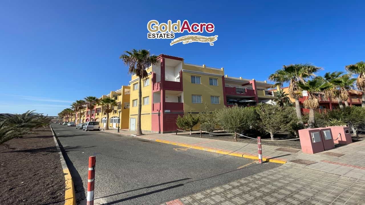 Condominium in La Oliva, Canarias 12199086