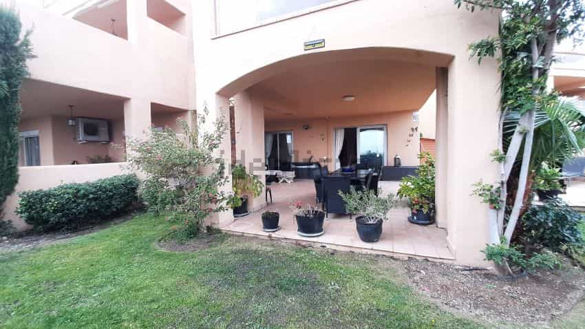 公寓 在 Estepona, Andalucía 12199122