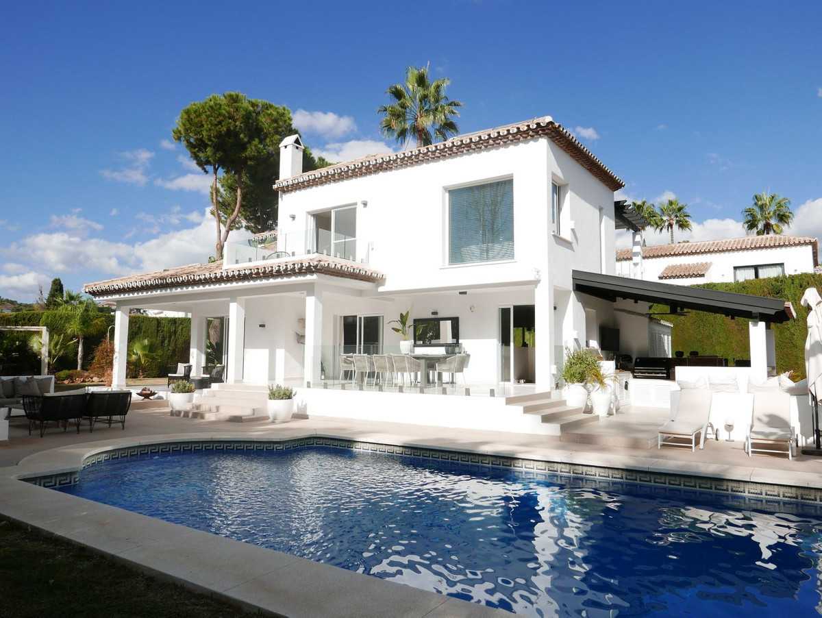 House in Marbella, Andalusia 12199123