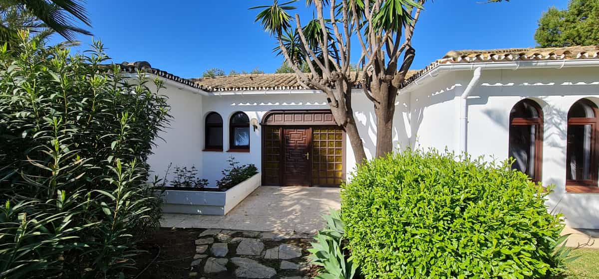 House in Fuengirola, Andalusia 12199143