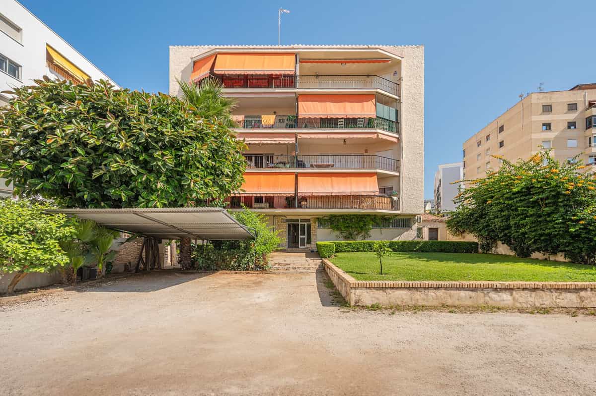 Condominium in Marbella, Andalusië 12199146