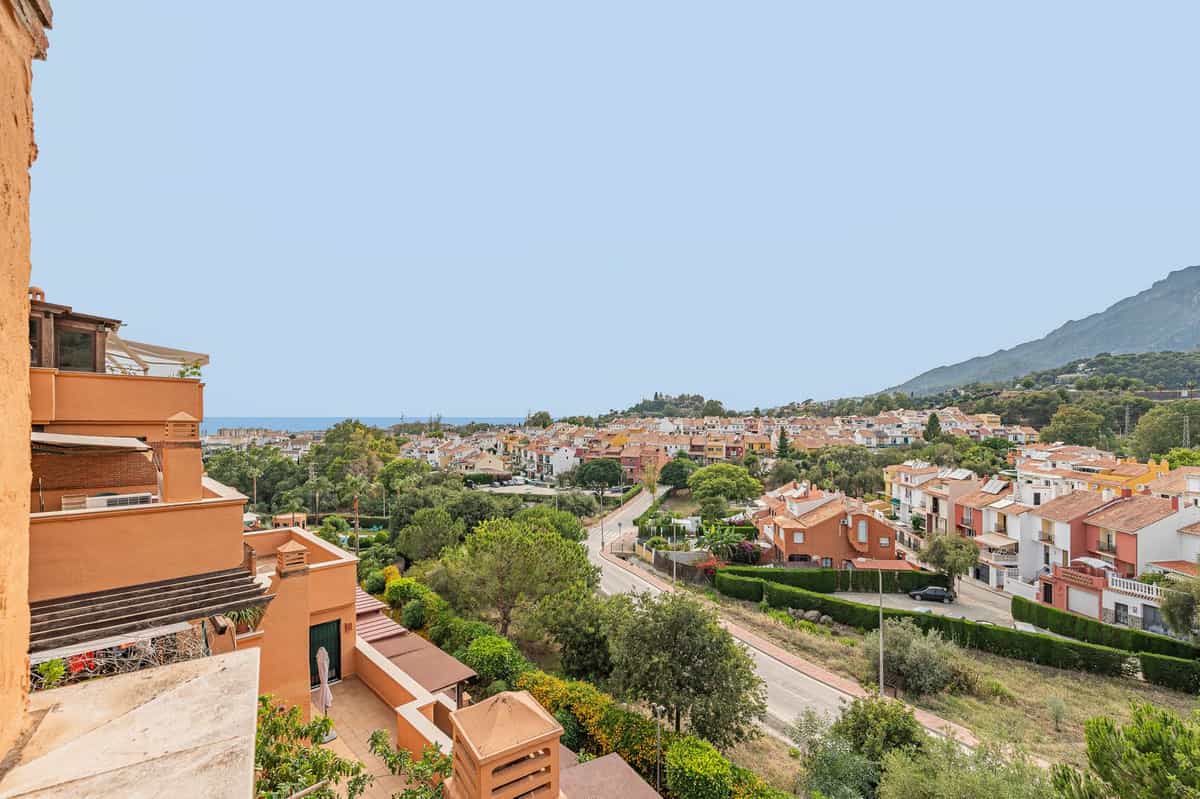 Condominium in Marbella, Andalusia 12199148