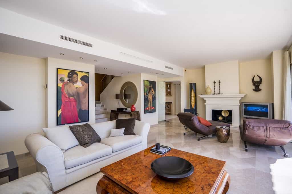 Huis in Marbella, Andalusia 12199160