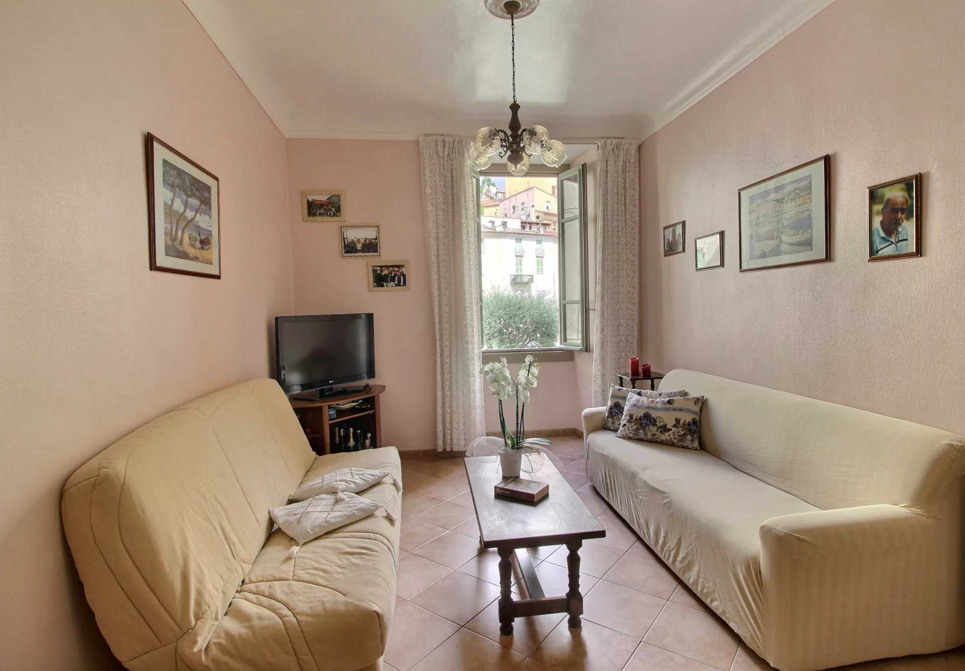 Condominium in Menton, Provence-Alpes-Cote d'Azur 12199220