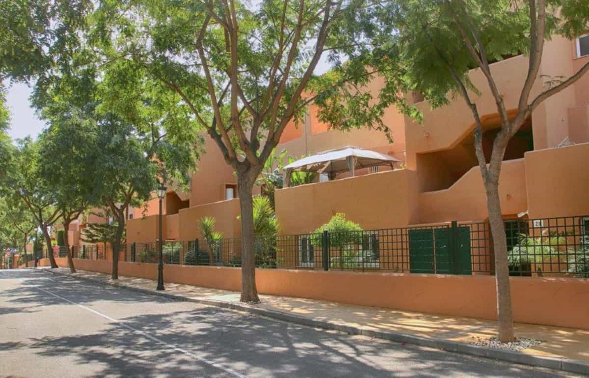 Condominium in Marbella, Andalucía 12199233